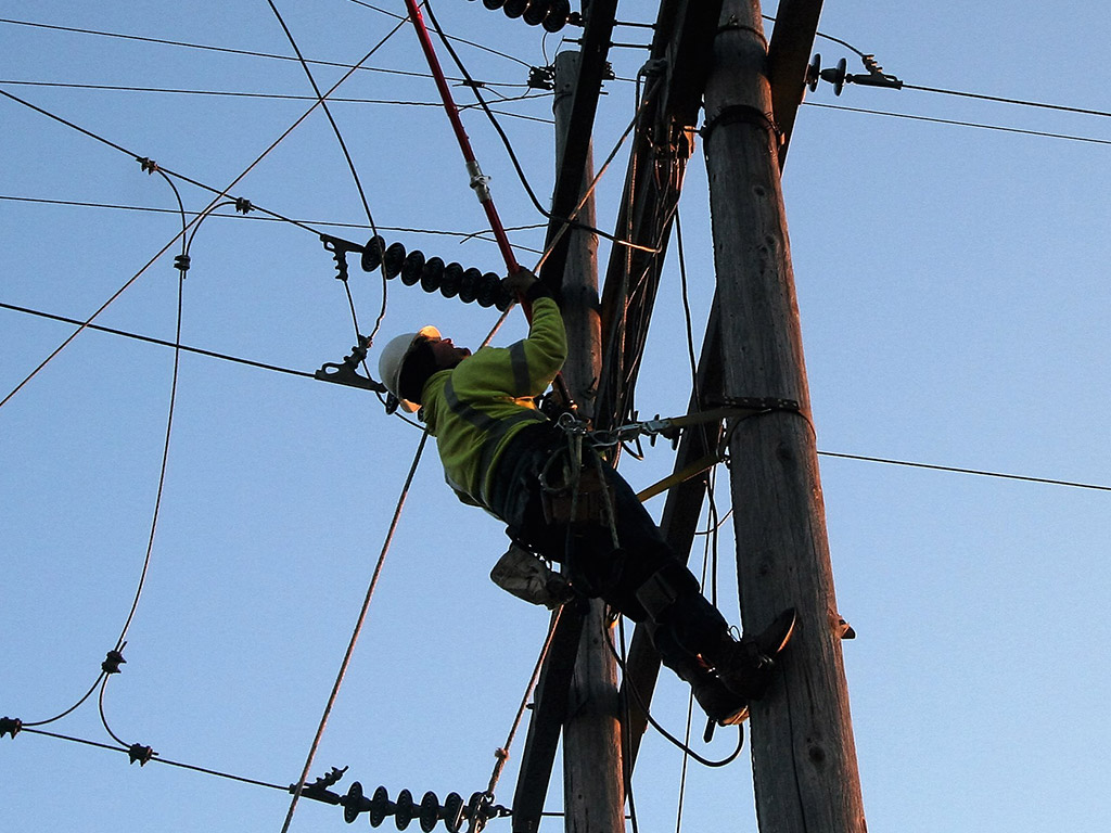 Electric work on a electric pole